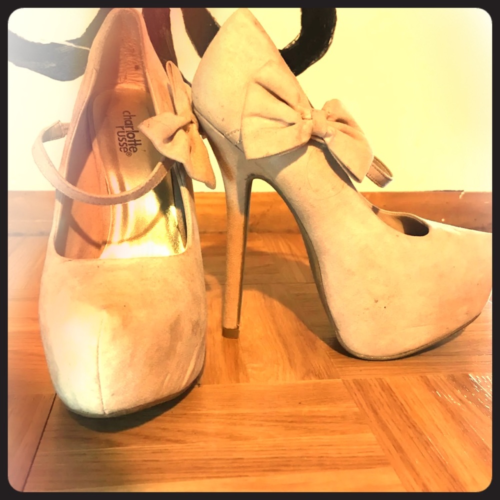 Nude Pumps w Bow